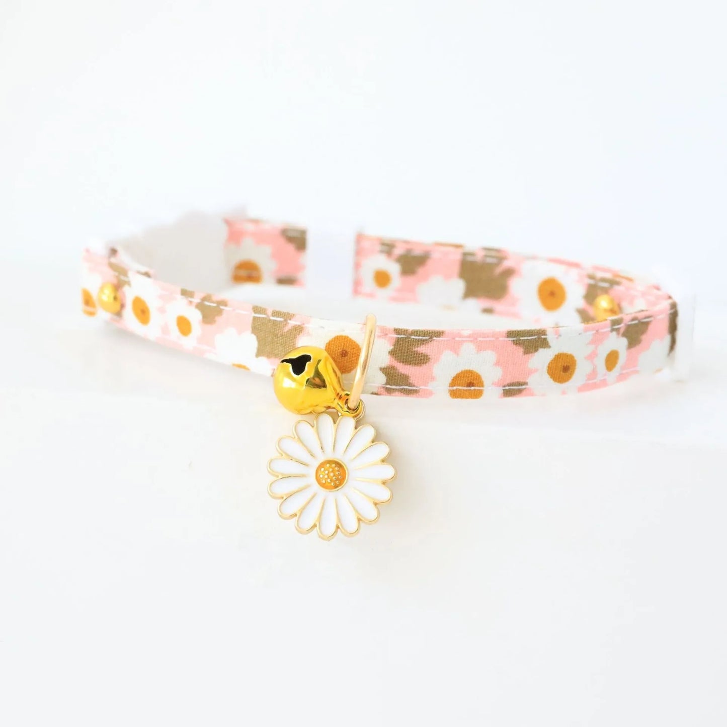BlossomBite™ Daisy Cat Collar – Adjustable Safety Bell Collar
