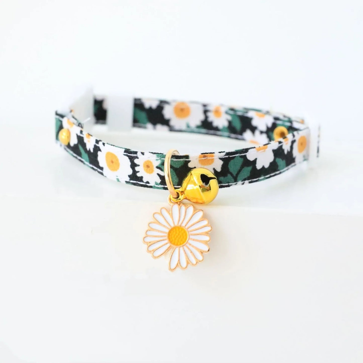 BlossomBite™ Daisy Cat Collar – Adjustable Safety Bell Collar