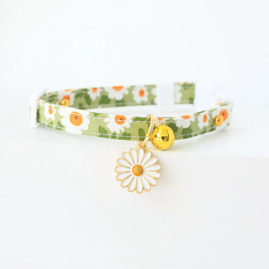 BlossomBite™ Daisy Cat Collar – Adjustable Safety Bell Collar